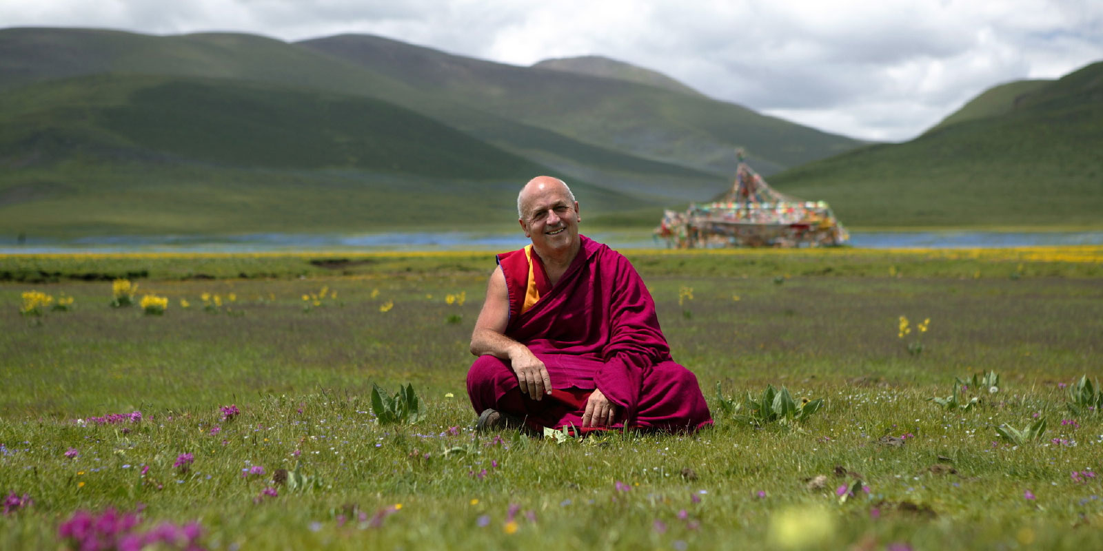 Дзен улыбнись. Буддийский монах Тоба. Матье Рикар фотограф. Матье Рикар самый счастливый человек. Матье Рикар фотоработы.